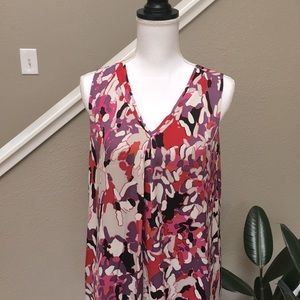 Printed v-neck sleeveless blouse
